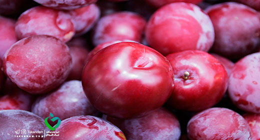 Quercetin-natural-benefits-red-plum(1)