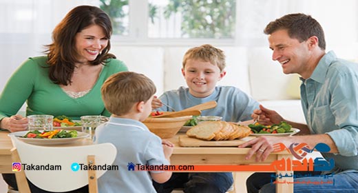anxiety-and-overeating-family-dinner