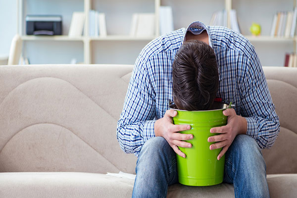 چطوری حالت تهوع را در منزل برطرف کنیم؟
