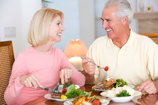 بانوان بالای شصت سال چه غذاهایی بخورند؟